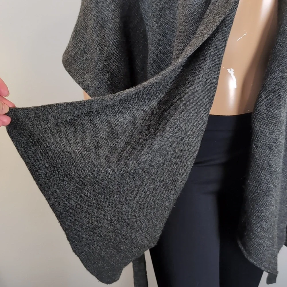 Michael Kors Charcoal Grey Knit Poncho Lace Up Grommet Cape Sweater Womens O/S - Picture 4 of 14